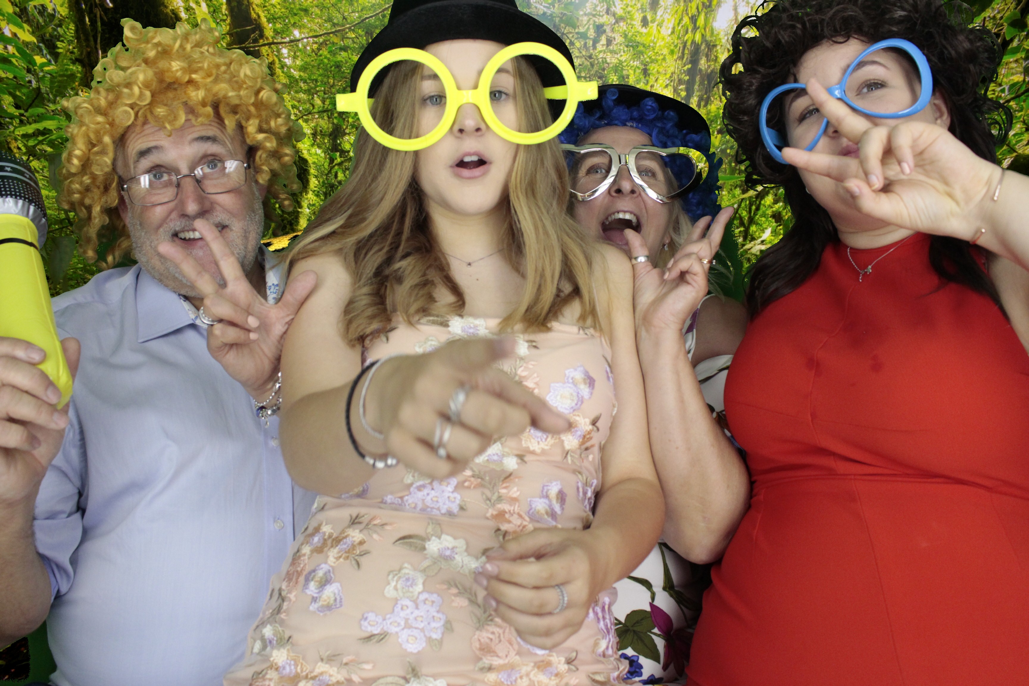 Mr & Mrs Brooks | View more photos from the event at gallery.myphotoboothexperience.co.uk/u/MyPhotoBoothExperienceLtd/Mr-Mrs-Brooks